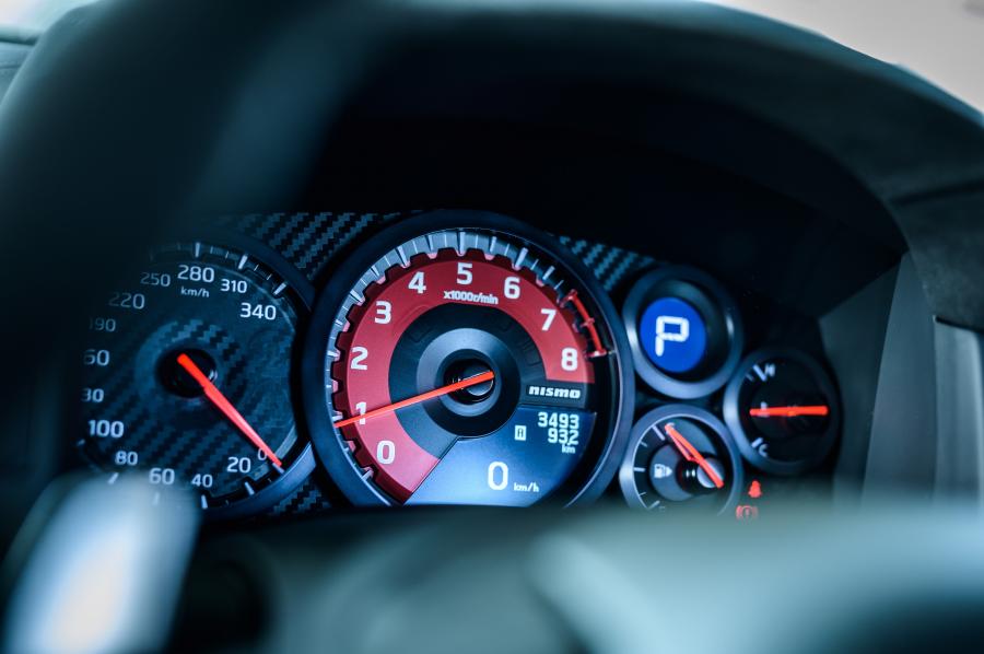 Панель приборов Nissan GT-R Nismo (R35) 2019 года  (JP) (фото 17 из 27)